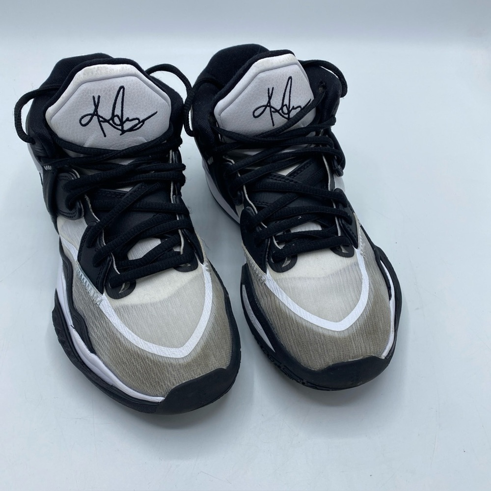Nike Kyrie Infinity Team Basketball Black/White Panda DO9616-100 Big Kids 5